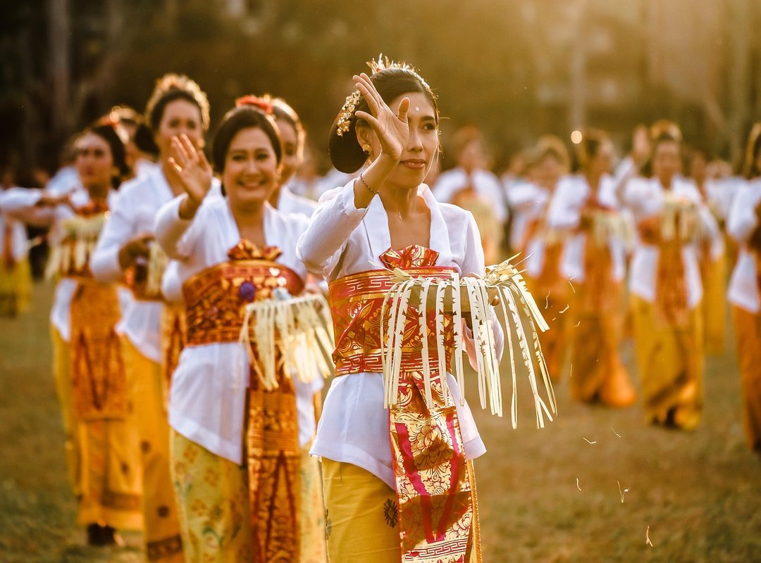 Positive Examples of Indonesian Communities to Explore
